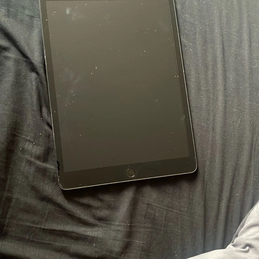 Apple iPad 7th gen, with protective case & Apple Pen included